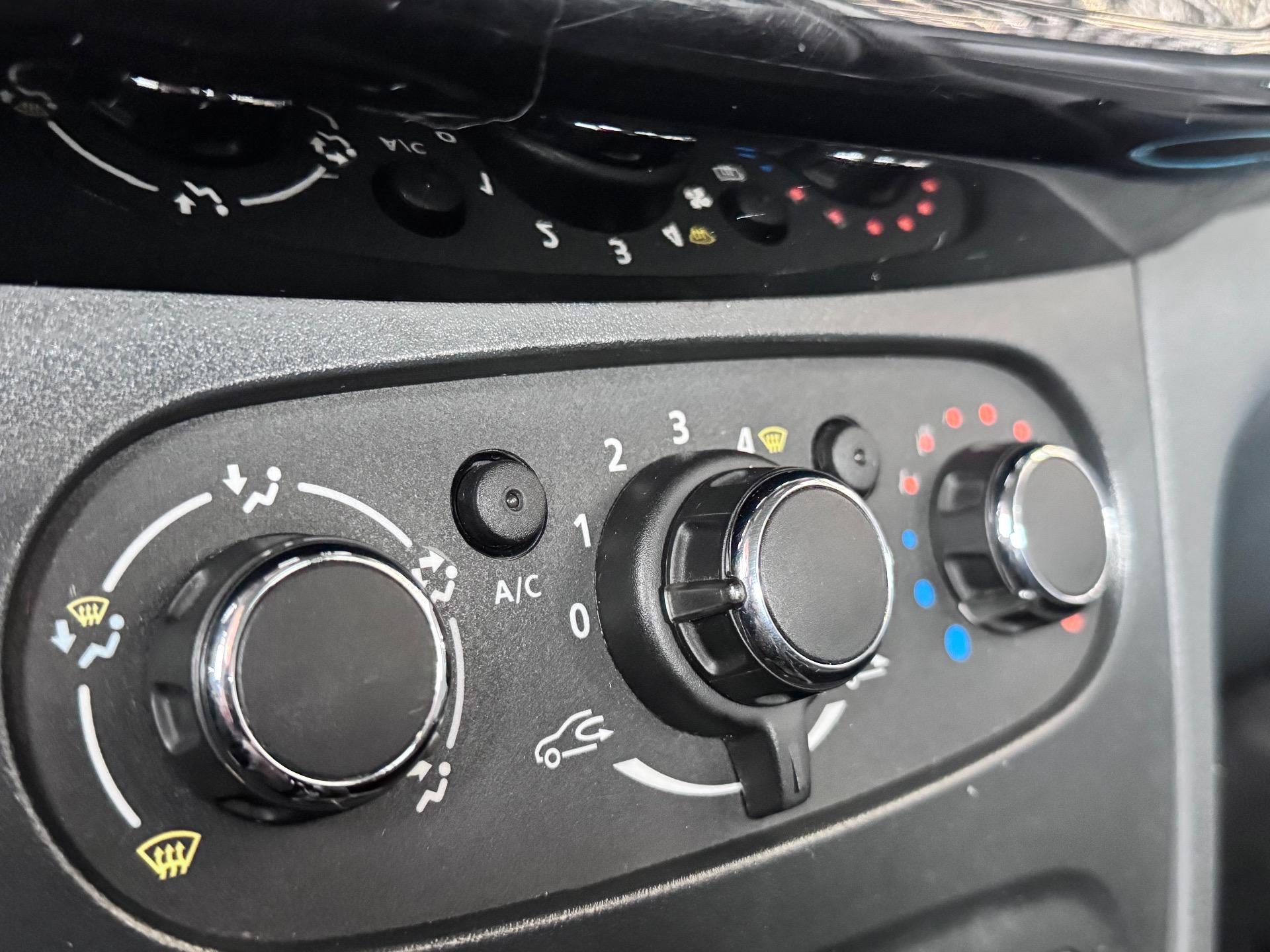 RENAULT Sandero - Foto