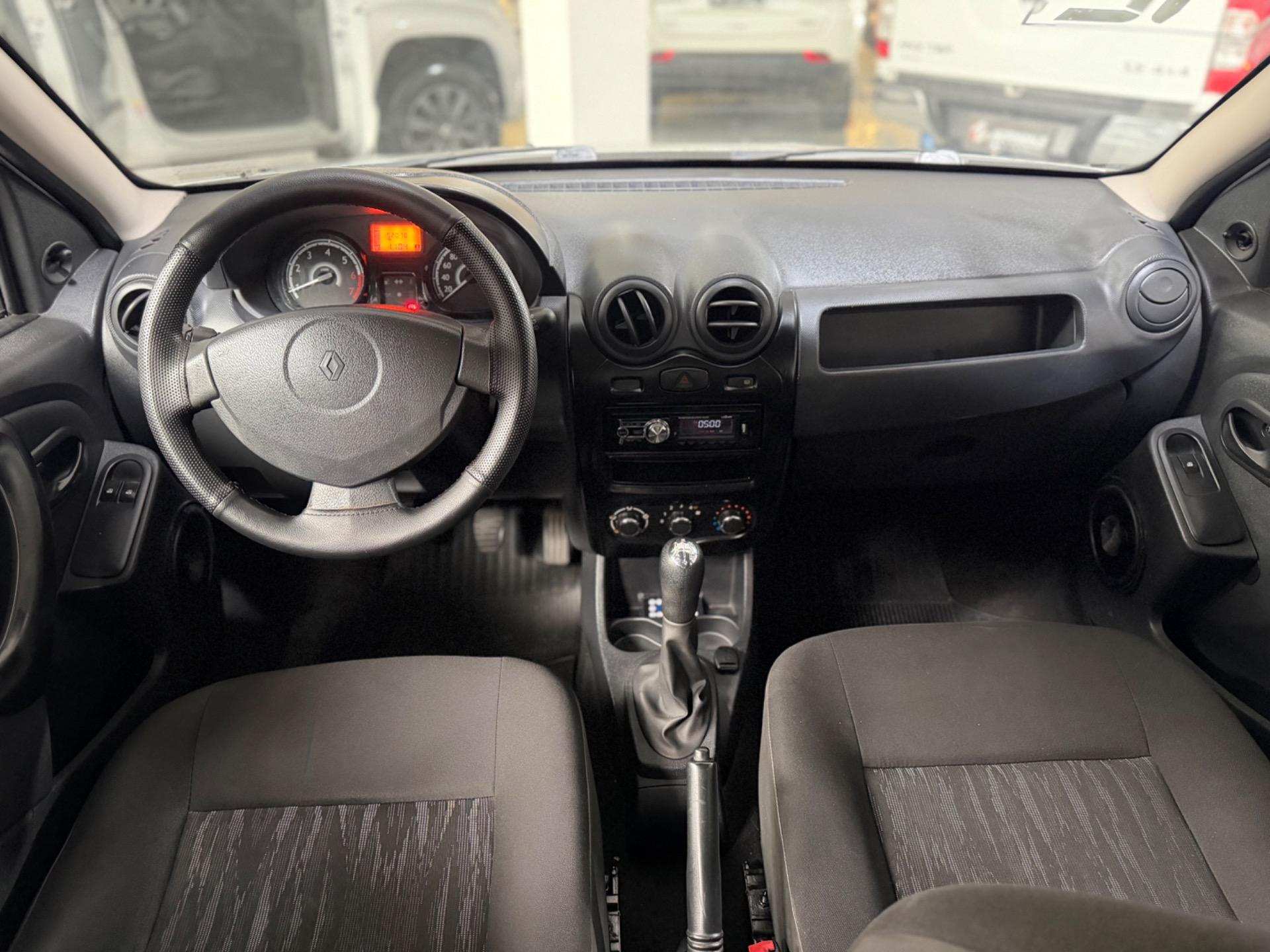 RENAULT Sandero - Foto