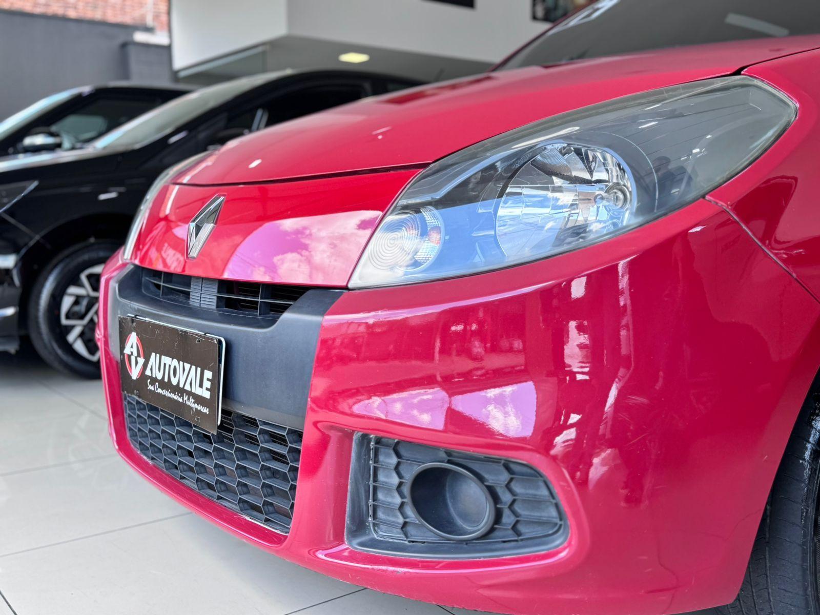 RENAULT Sandero - Foto