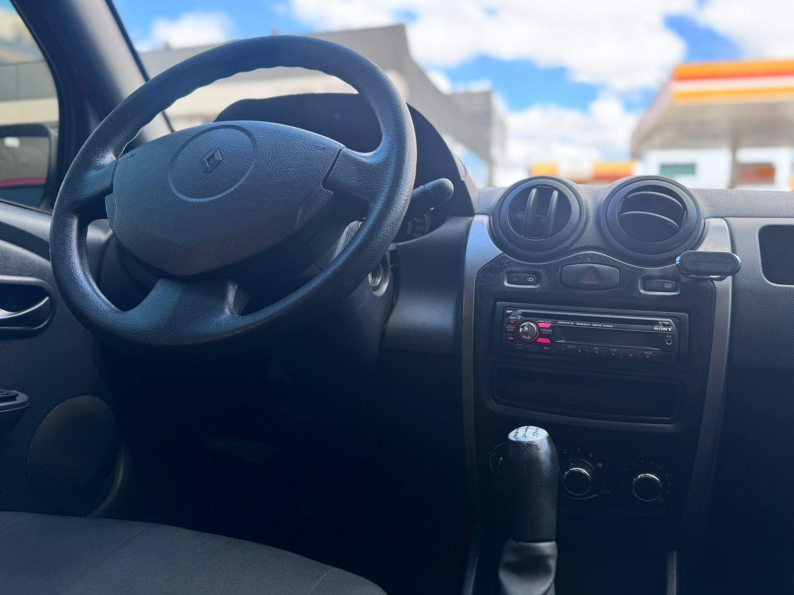 RENAULT Sandero - Foto