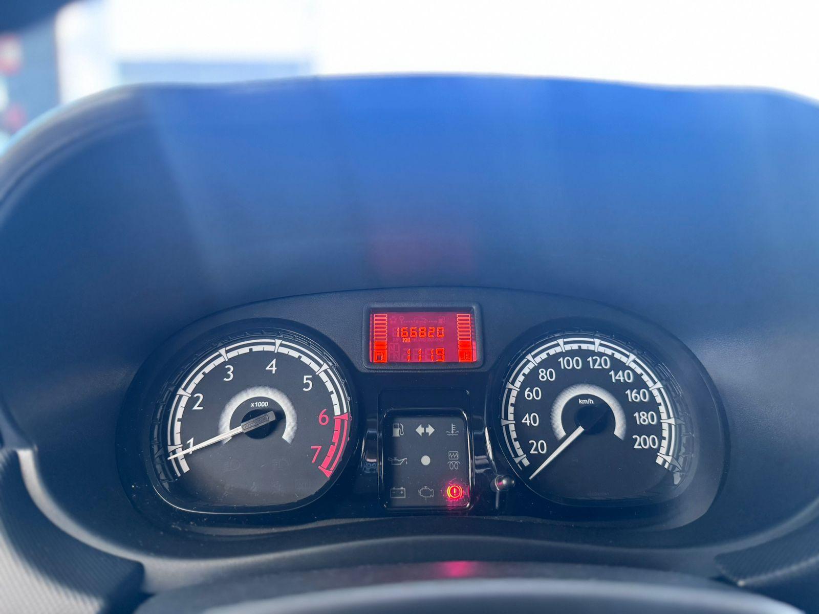 RENAULT Sandero - Foto