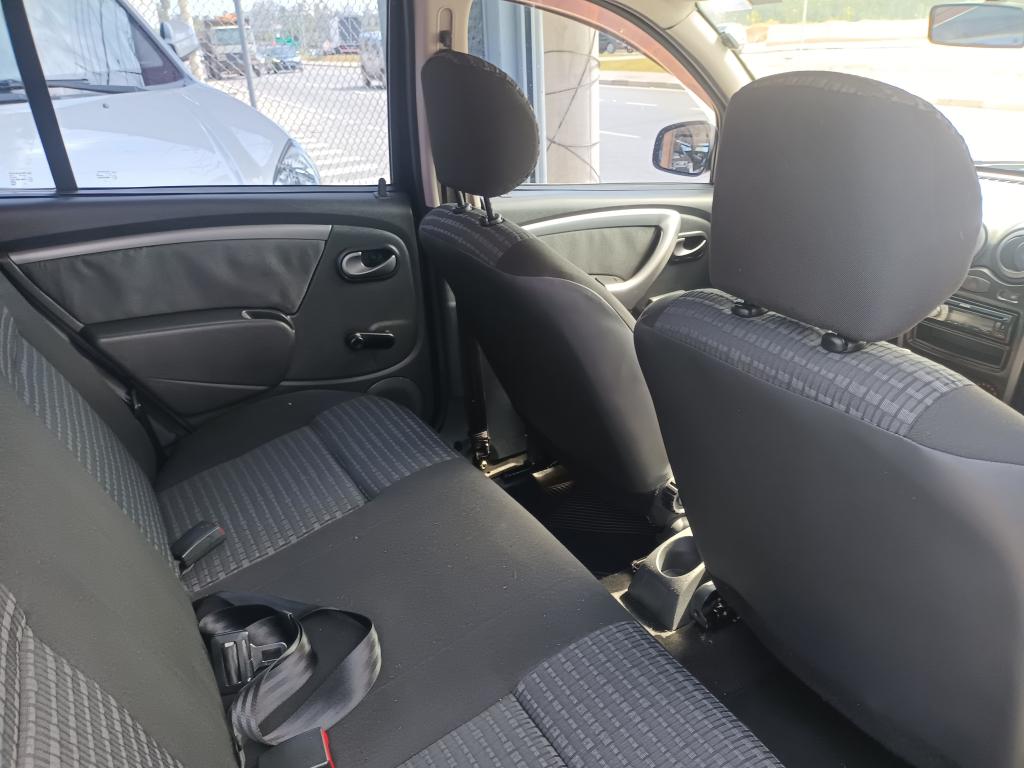 RENAULT Sandero - Foto