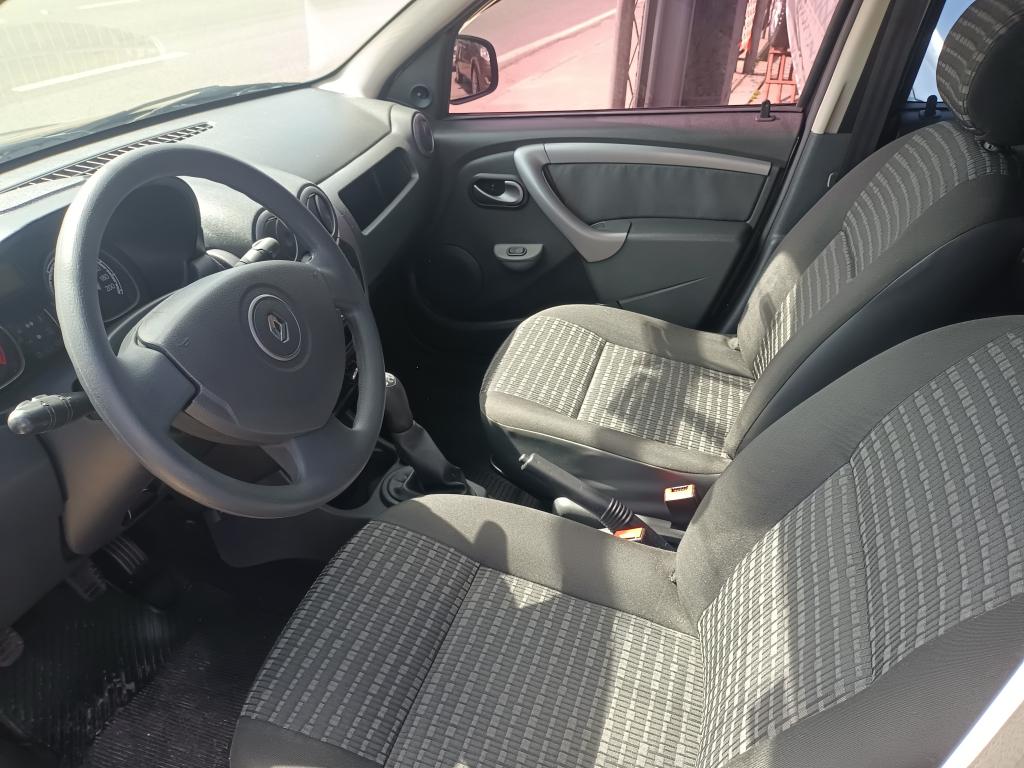 RENAULT Sandero - Foto