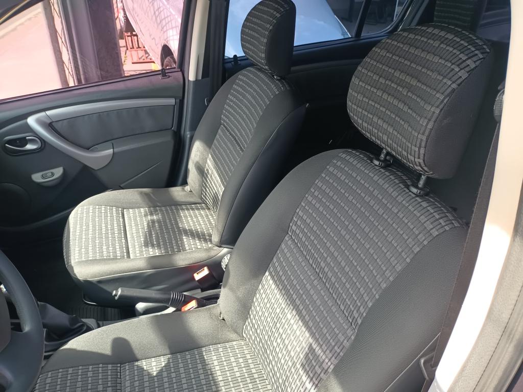 RENAULT Sandero - Foto