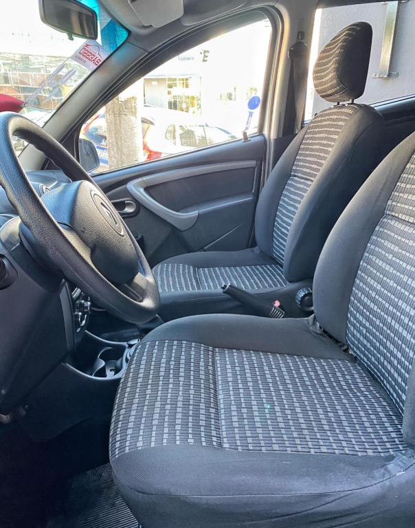 RENAULT Sandero - Foto