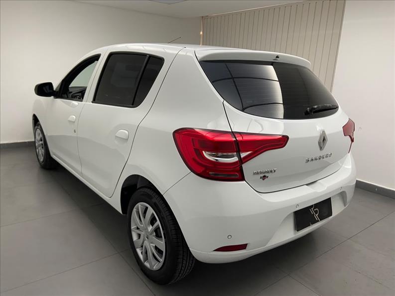 RENAULT Sandero - Foto