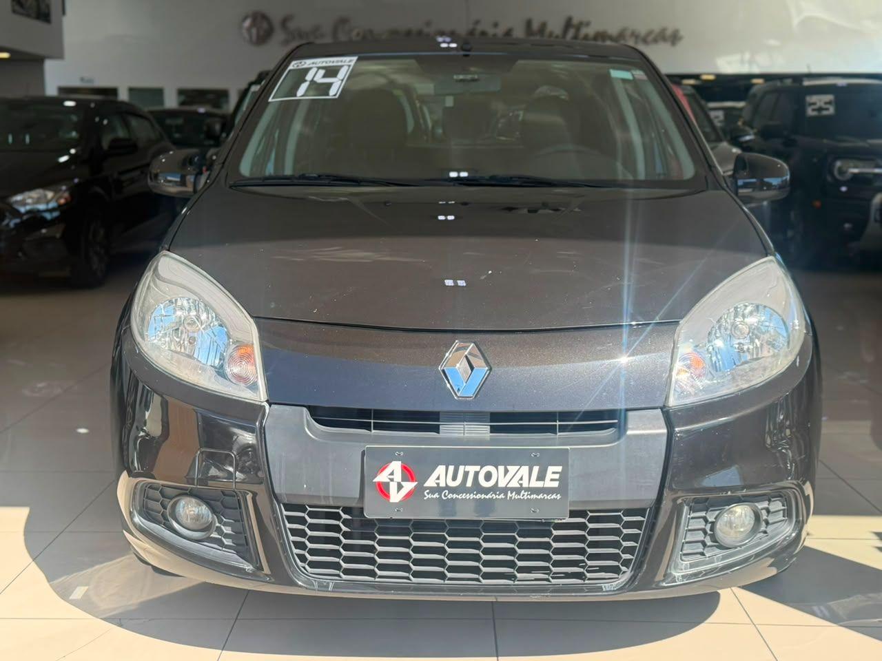 RENAULT Sandero - Foto