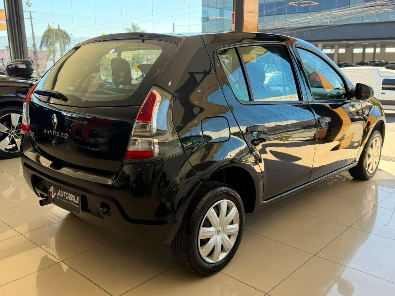 RENAULT Sandero - Foto