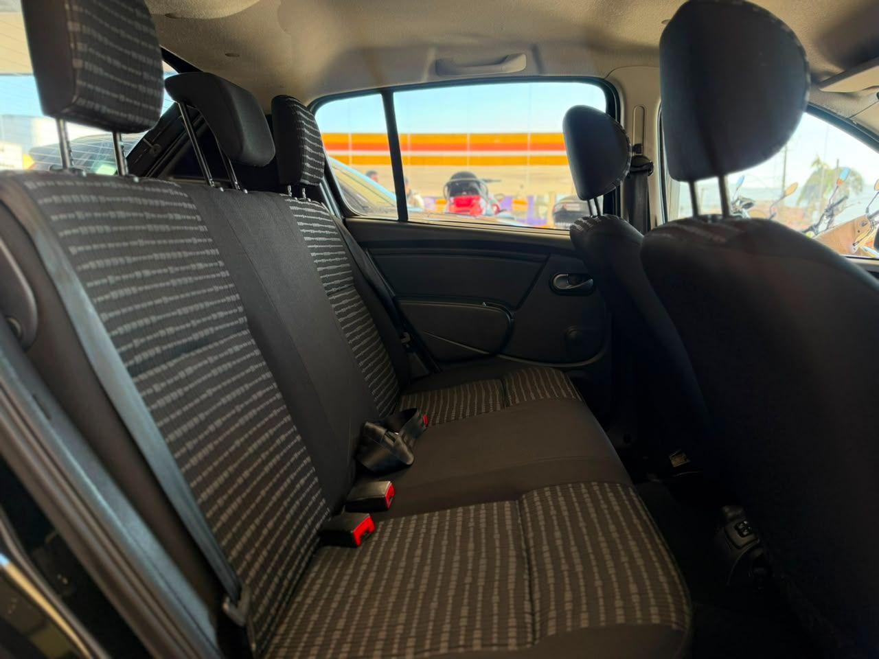 RENAULT Sandero - Foto
