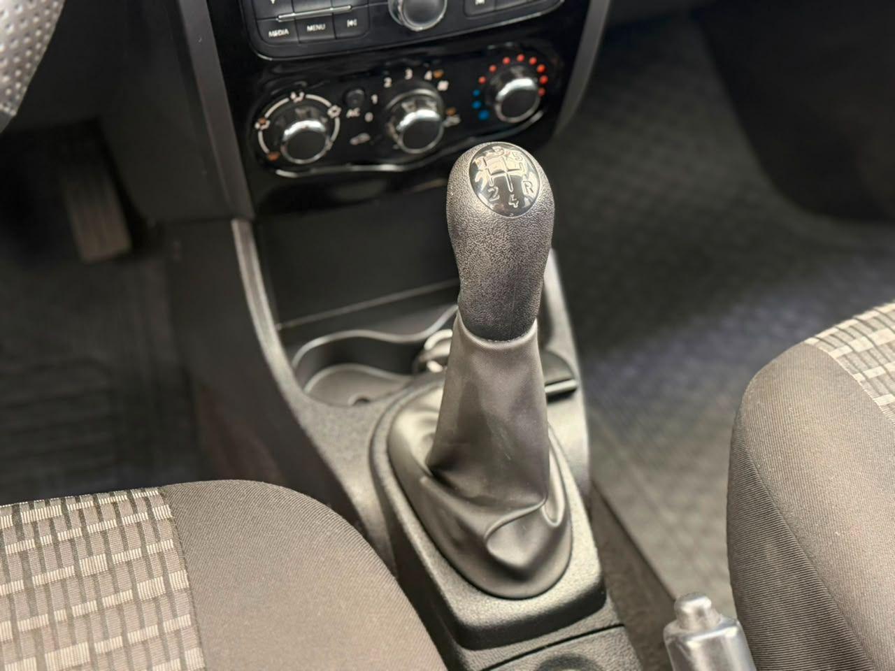 RENAULT Sandero - Foto