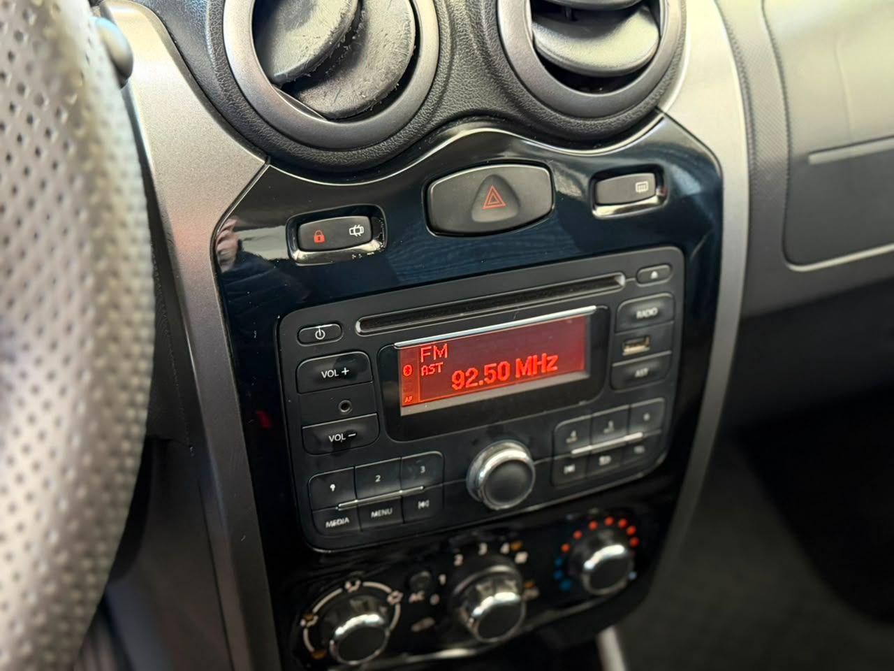 RENAULT Sandero - Foto