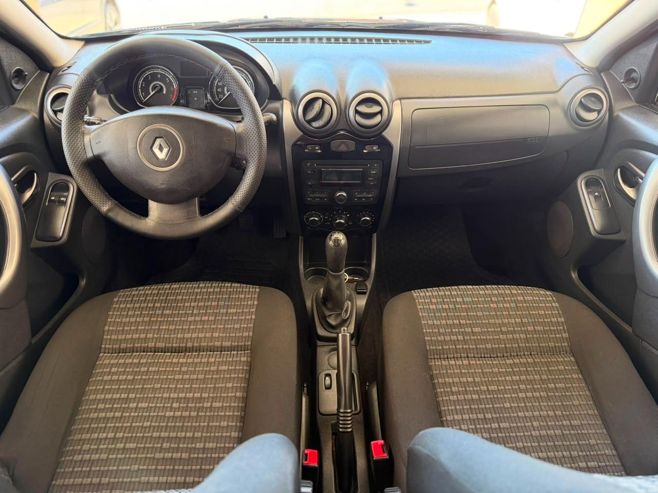 RENAULT Sandero - Foto