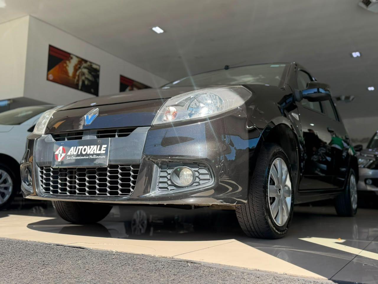 RENAULT Sandero - Foto