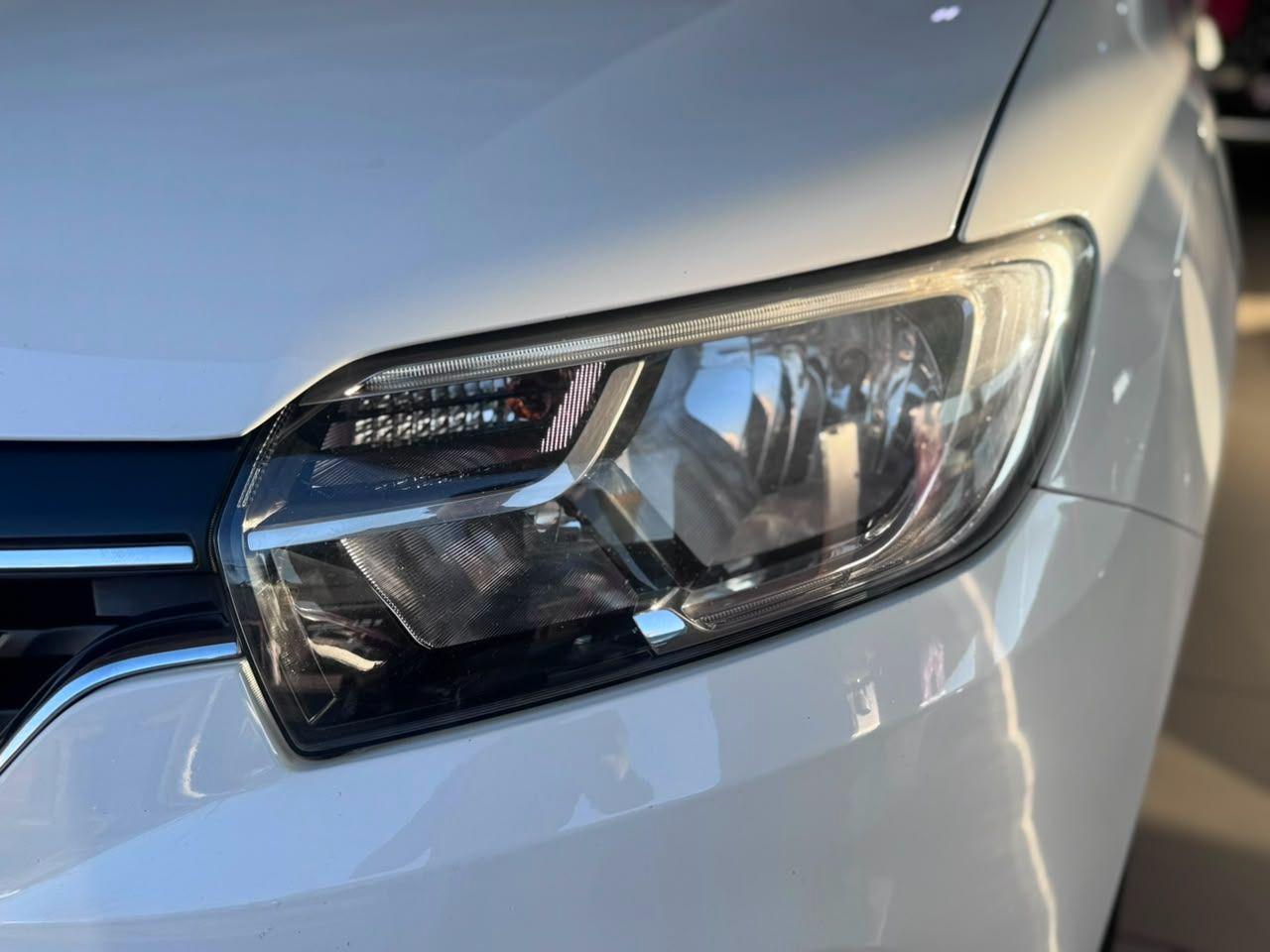 RENAULT Sandero - Foto