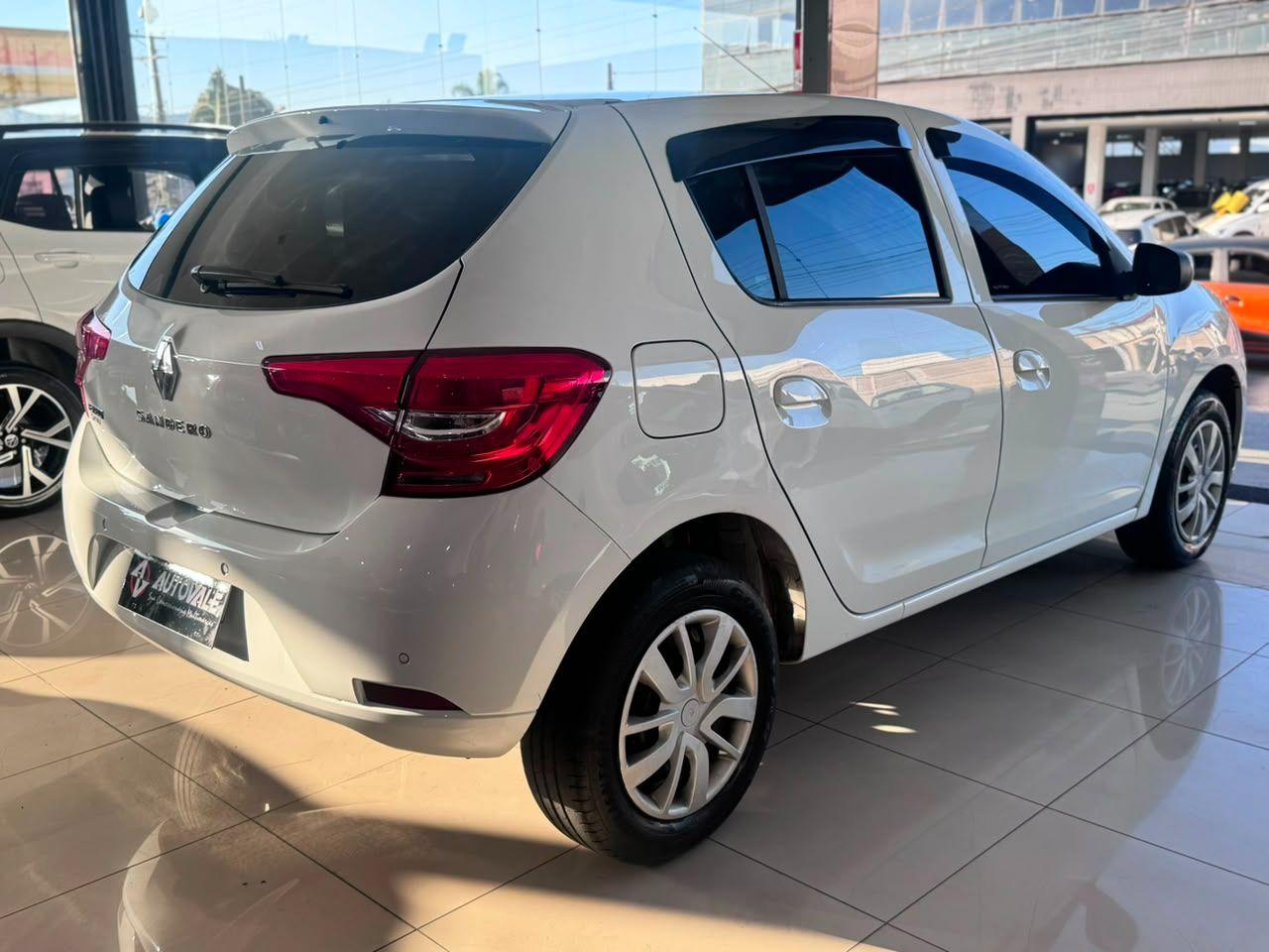 RENAULT Sandero - Foto