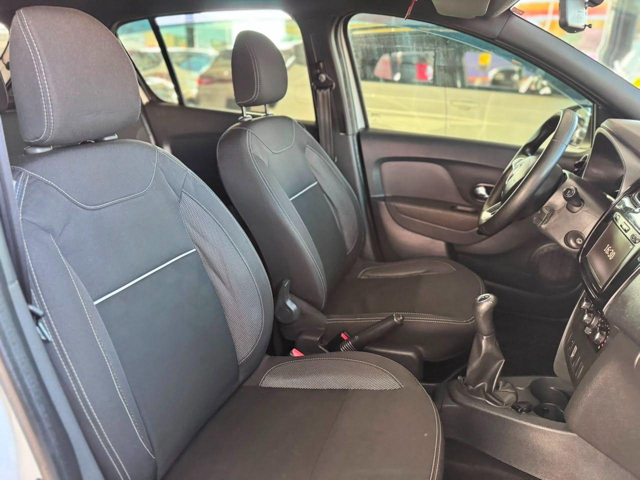 RENAULT Sandero - Foto