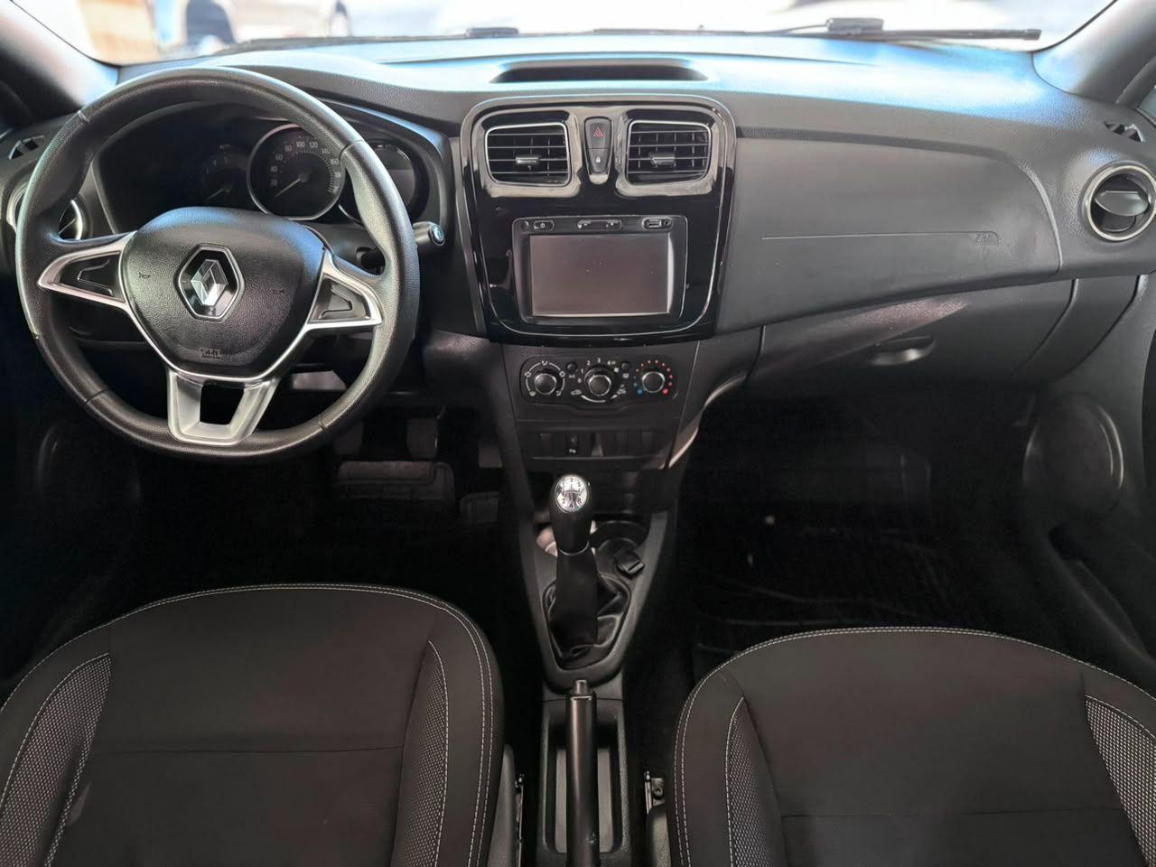 RENAULT Sandero - Foto
