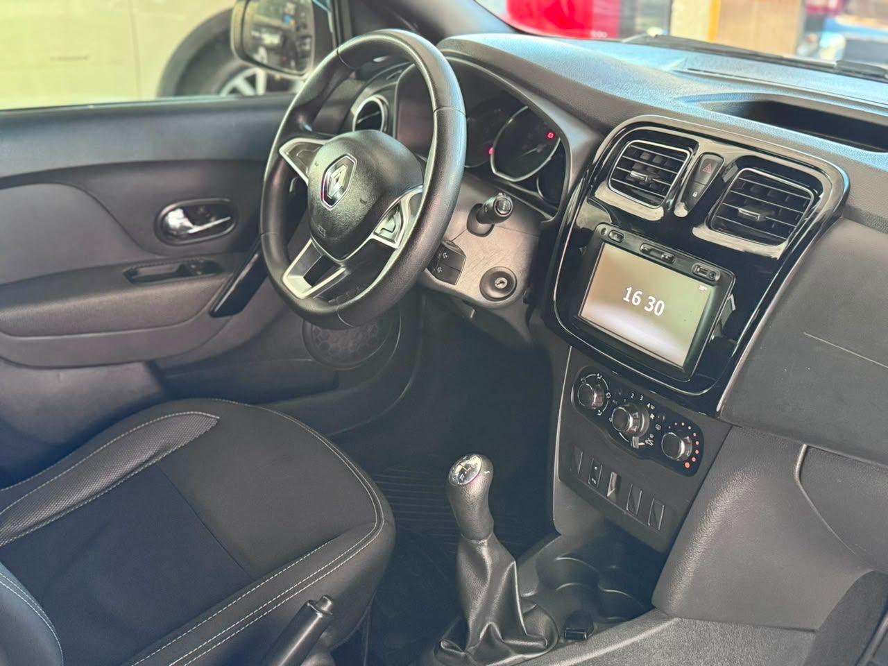 RENAULT Sandero - Foto