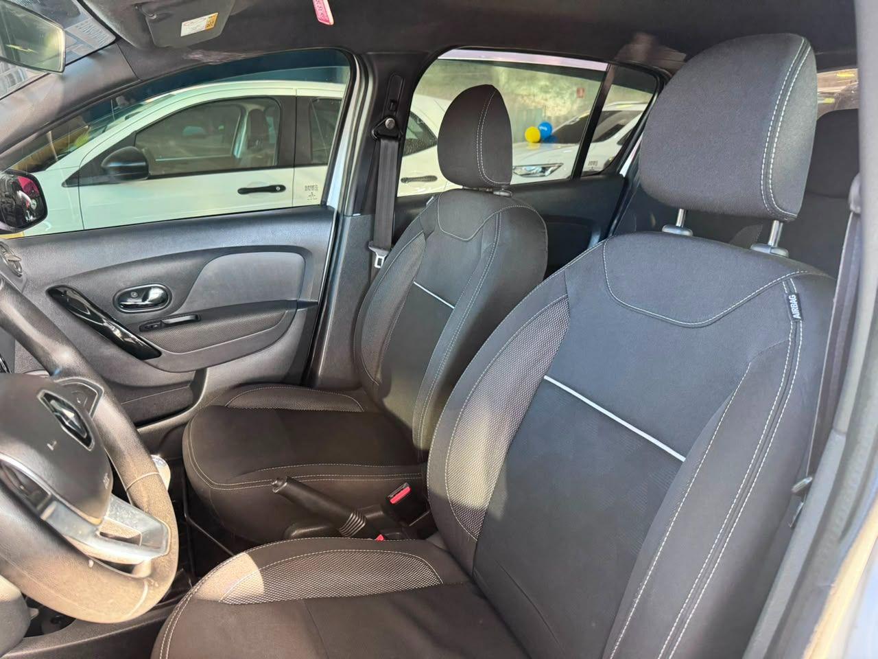 RENAULT Sandero - Foto