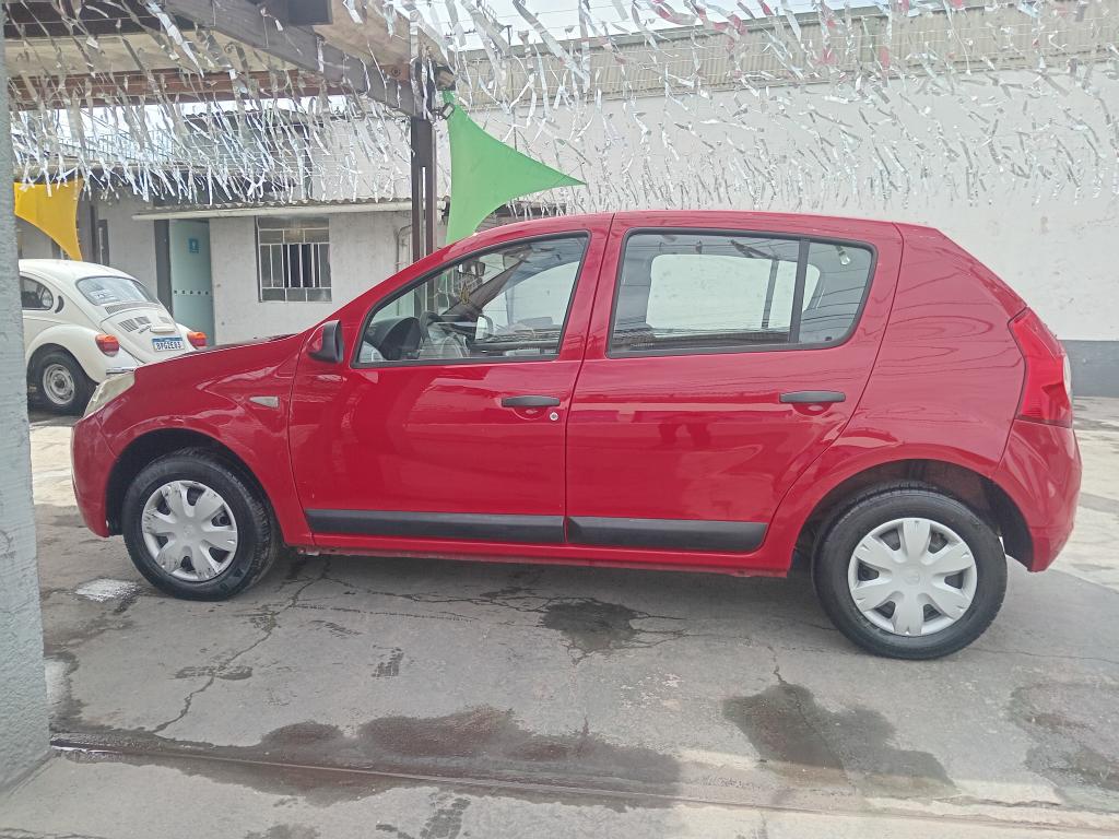 RENAULT Sandero - Foto