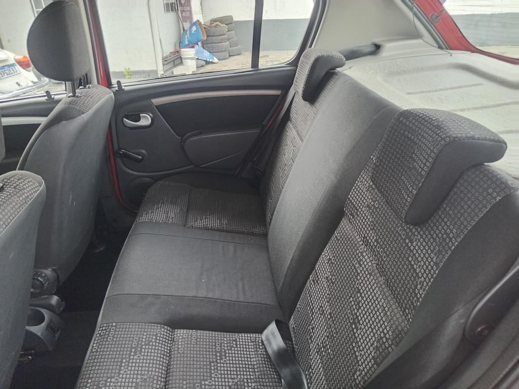 RENAULT Sandero - Foto