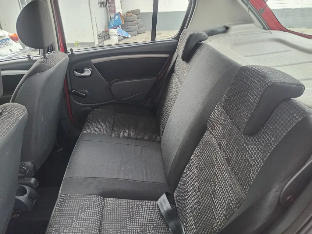 RENAULT Sandero - Foto