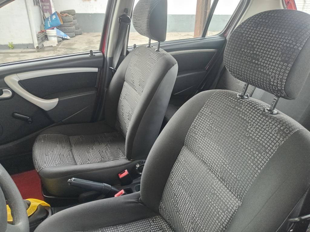 RENAULT Sandero - Foto
