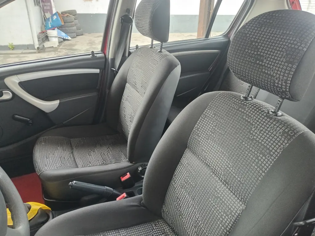 RENAULT Sandero - Foto