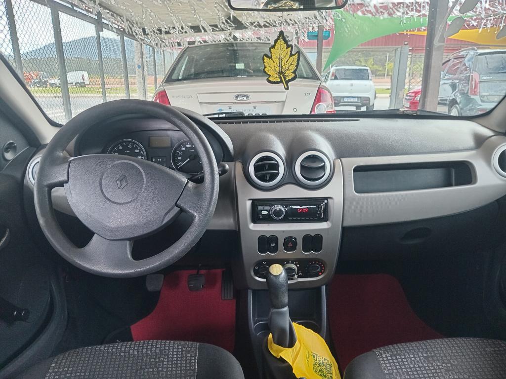 RENAULT Sandero - Foto