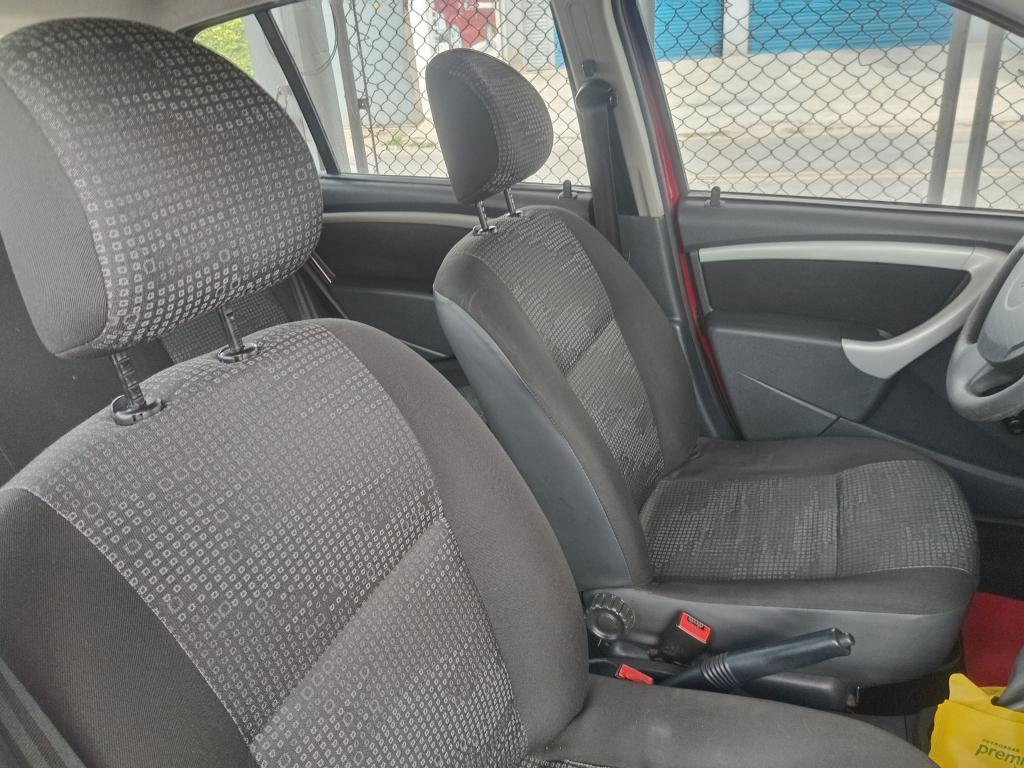 RENAULT Sandero - Foto