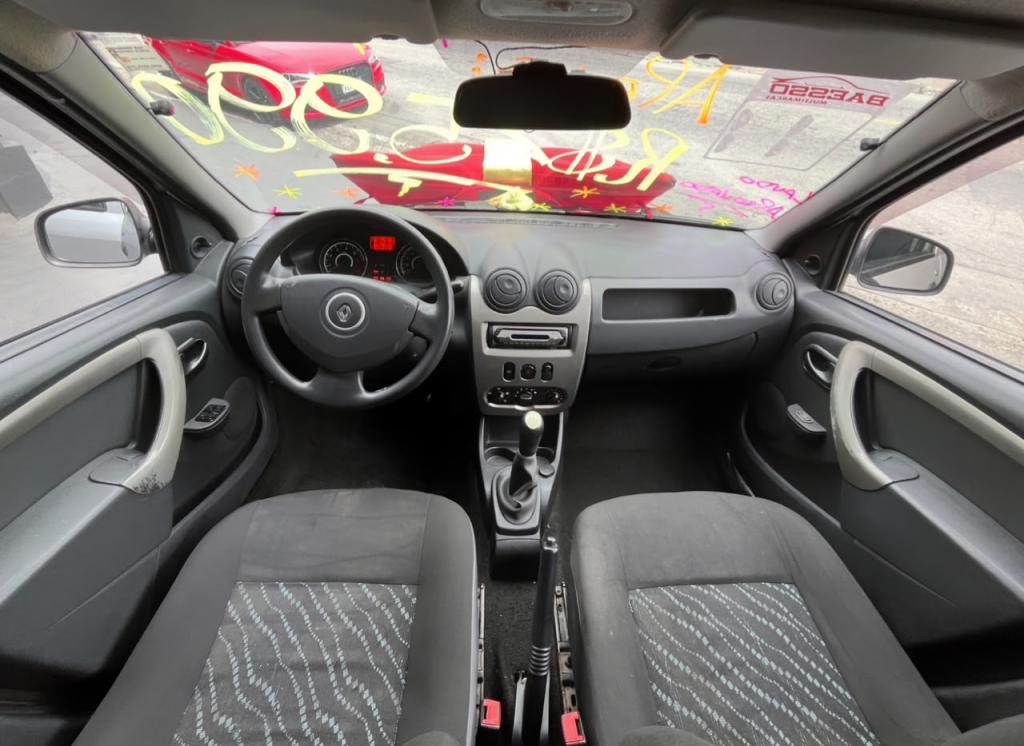 RENAULT Sandero - Foto