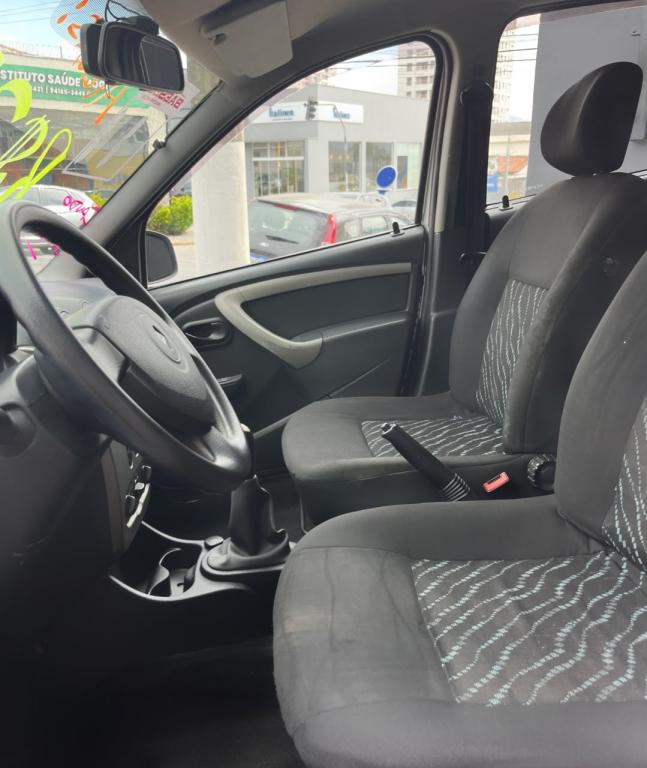 RENAULT Sandero - Foto