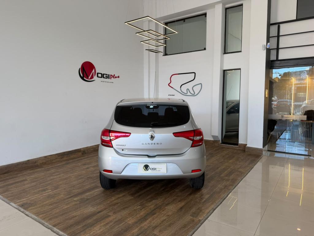 RENAULT Sandero - Foto