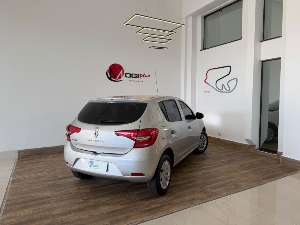 RENAULT Sandero - Foto