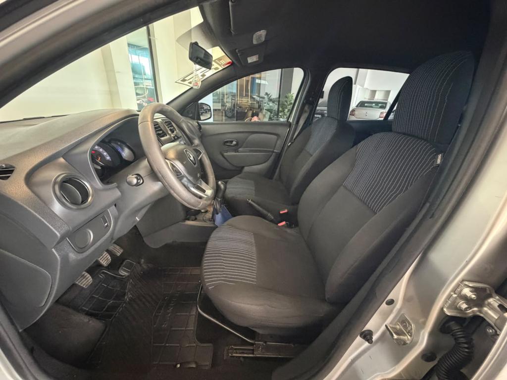 RENAULT Sandero - Foto