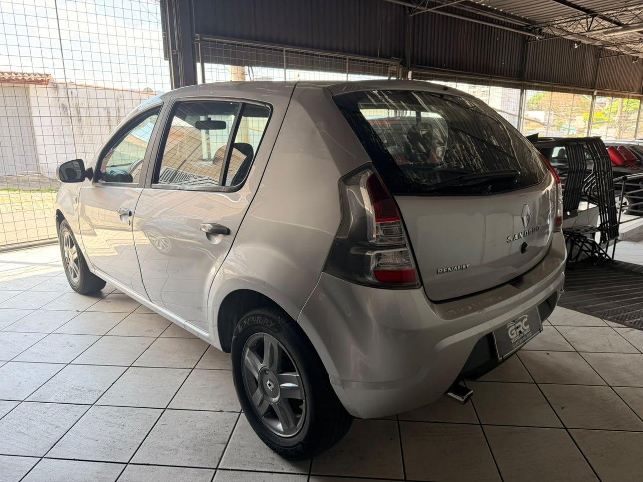 RENAULT Sandero - Foto