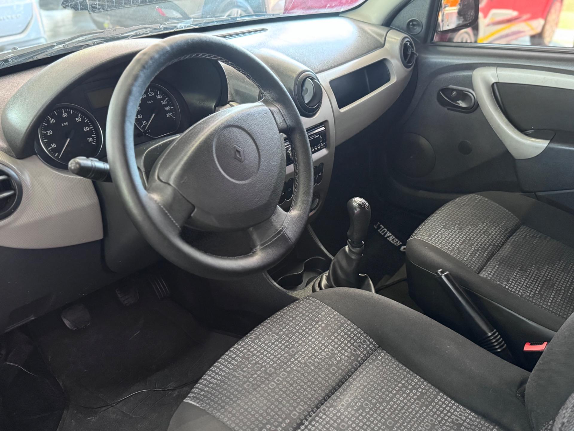 RENAULT Sandero - Foto
