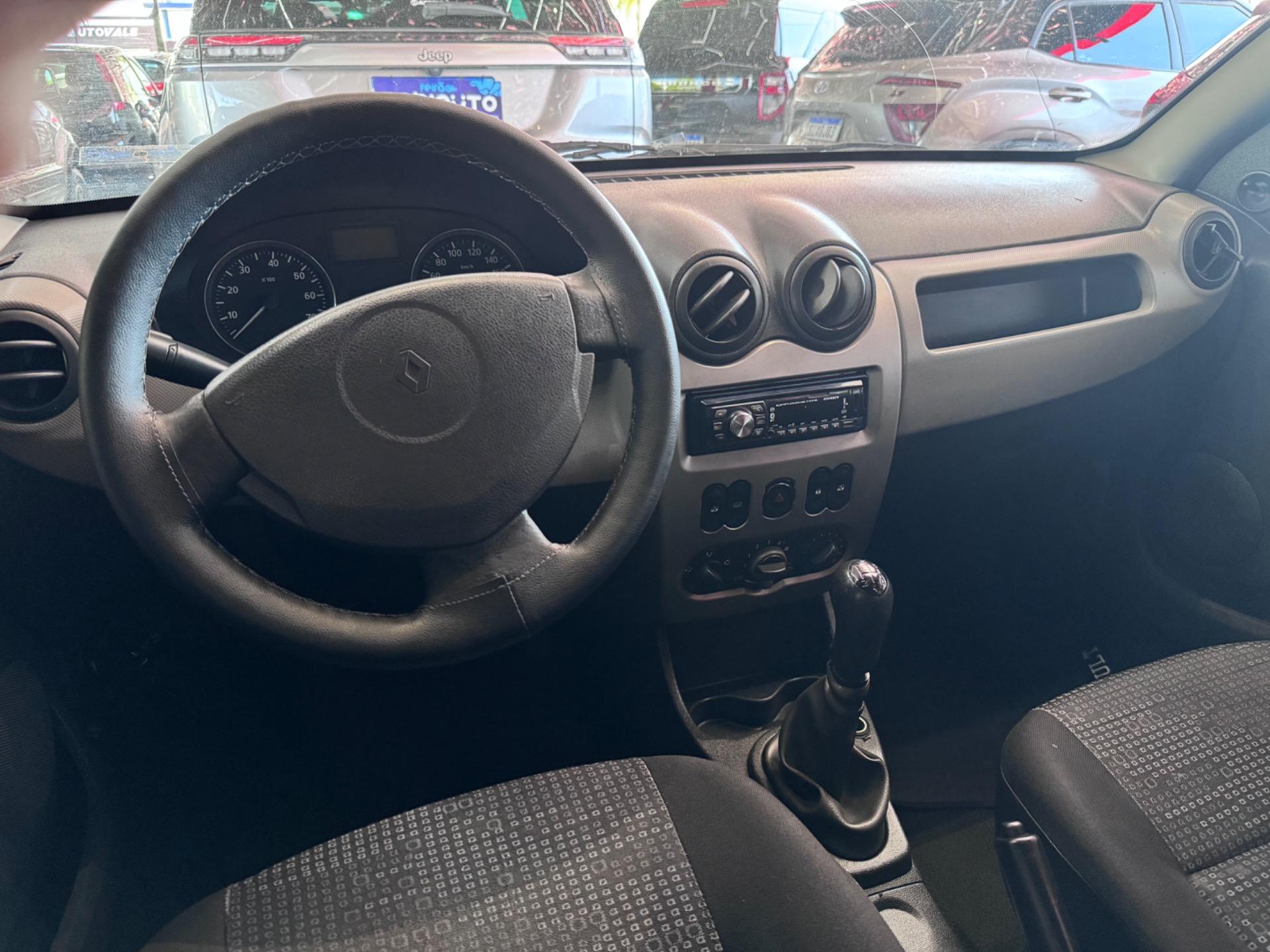 RENAULT Sandero - Foto