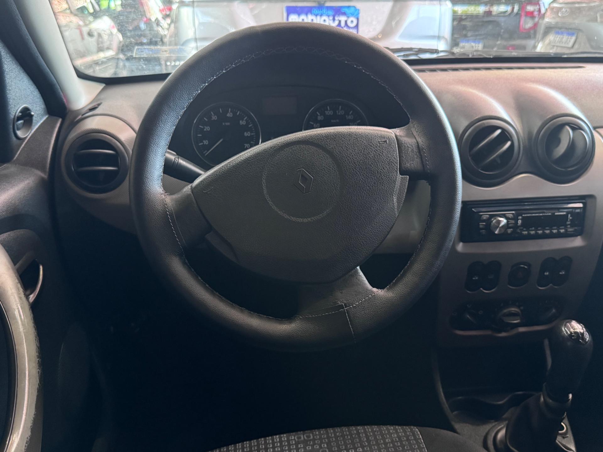 RENAULT Sandero - Foto