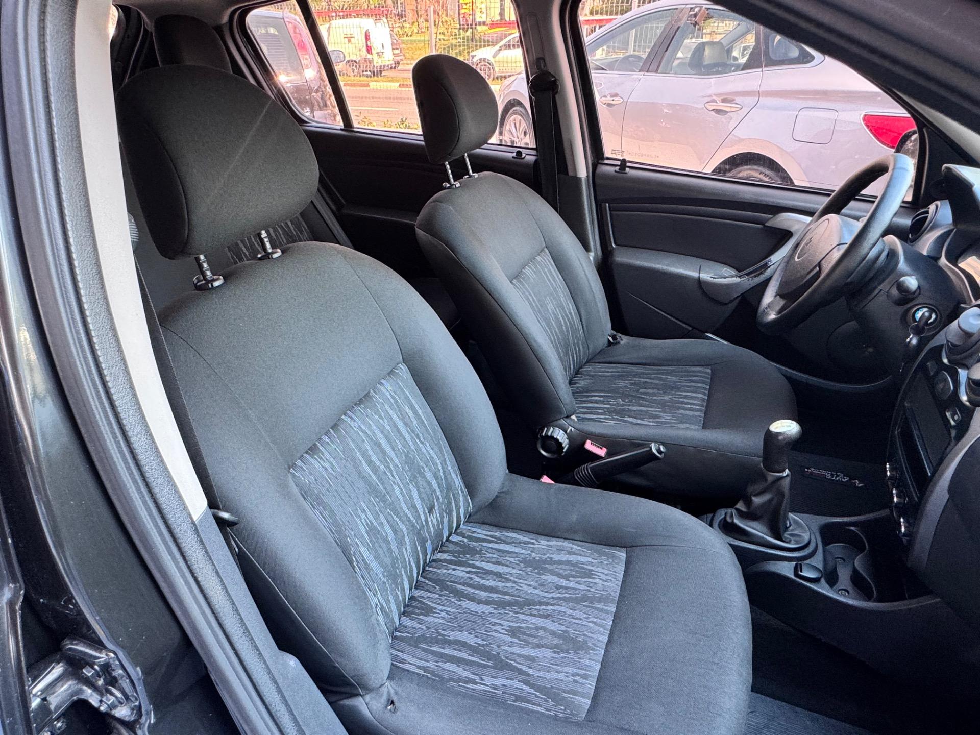 RENAULT Sandero - Foto
