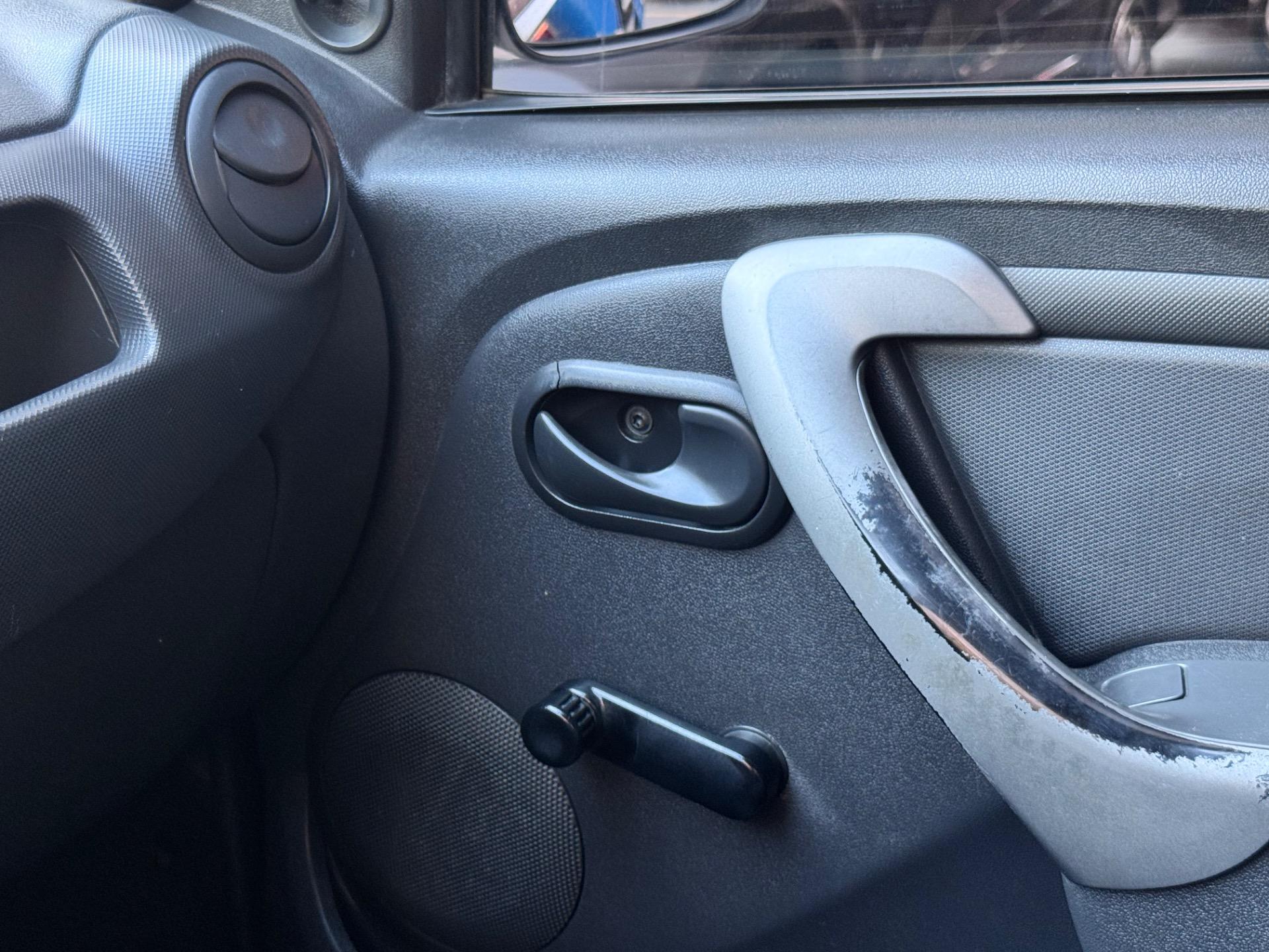 RENAULT Sandero - Foto
