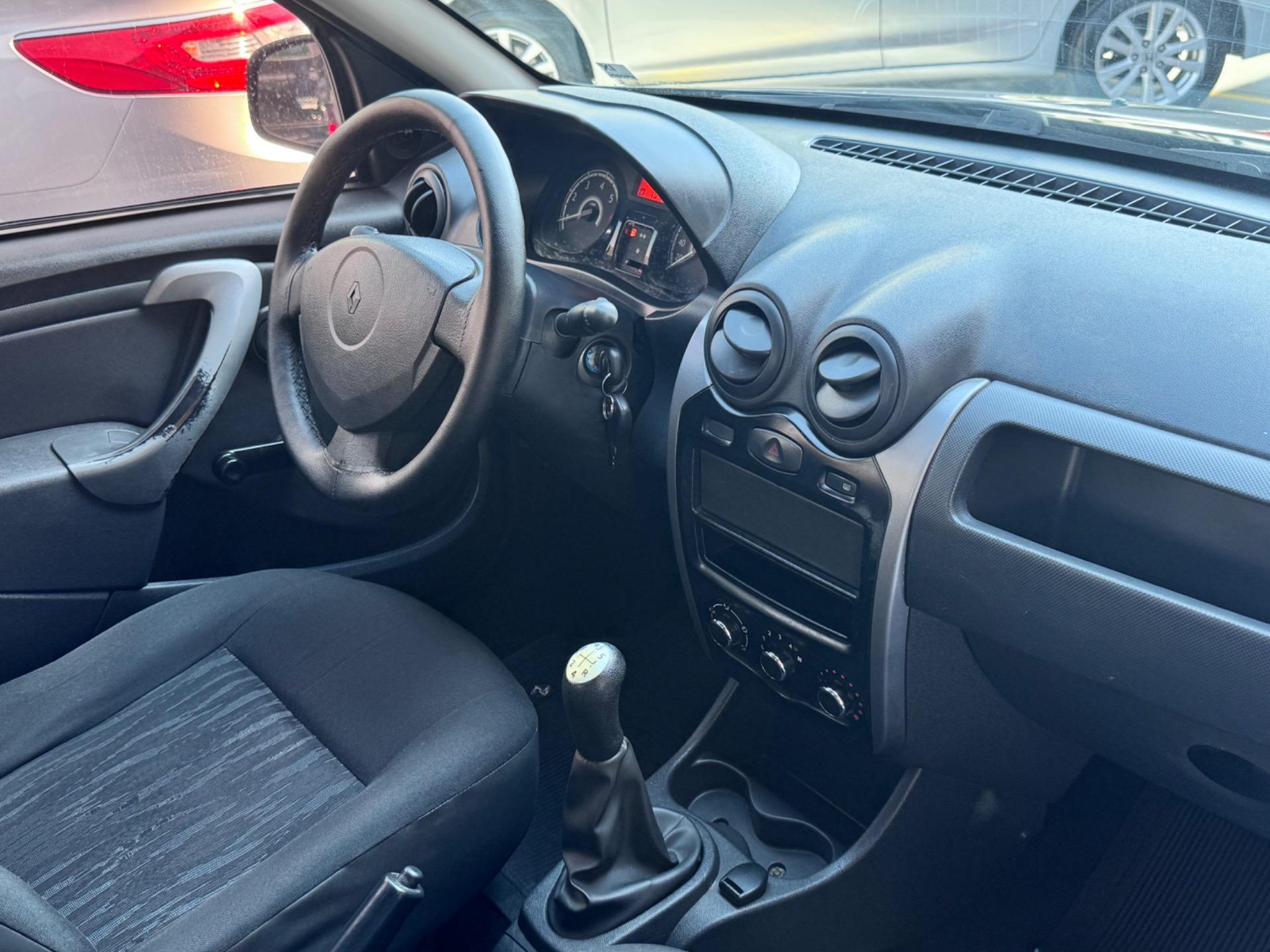 RENAULT Sandero - Foto