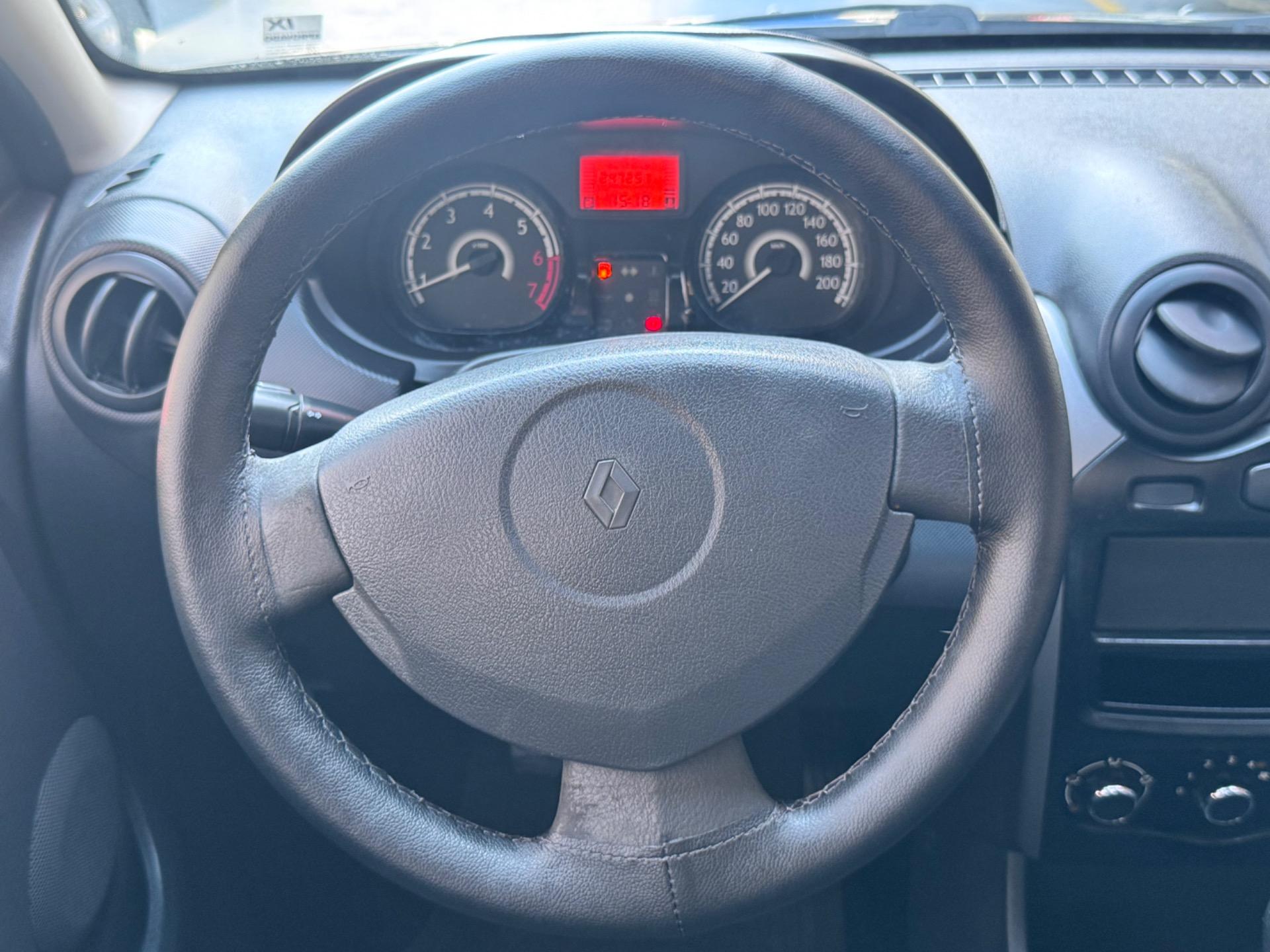 RENAULT Sandero - Foto