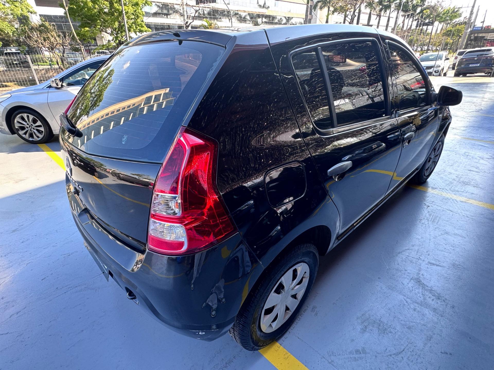 RENAULT Sandero - Foto