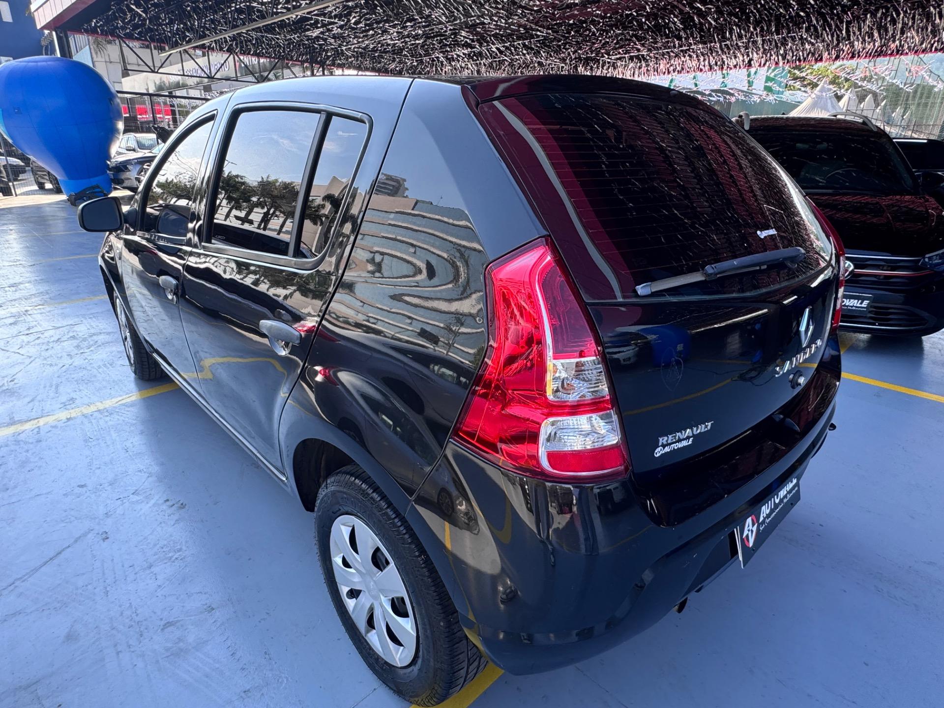 RENAULT Sandero - Foto