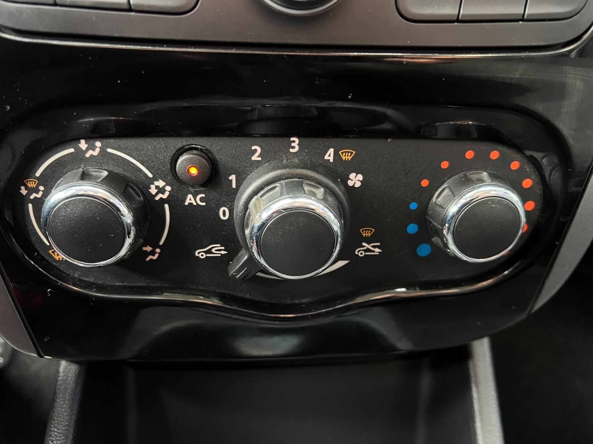 RENAULT Sandero - Foto