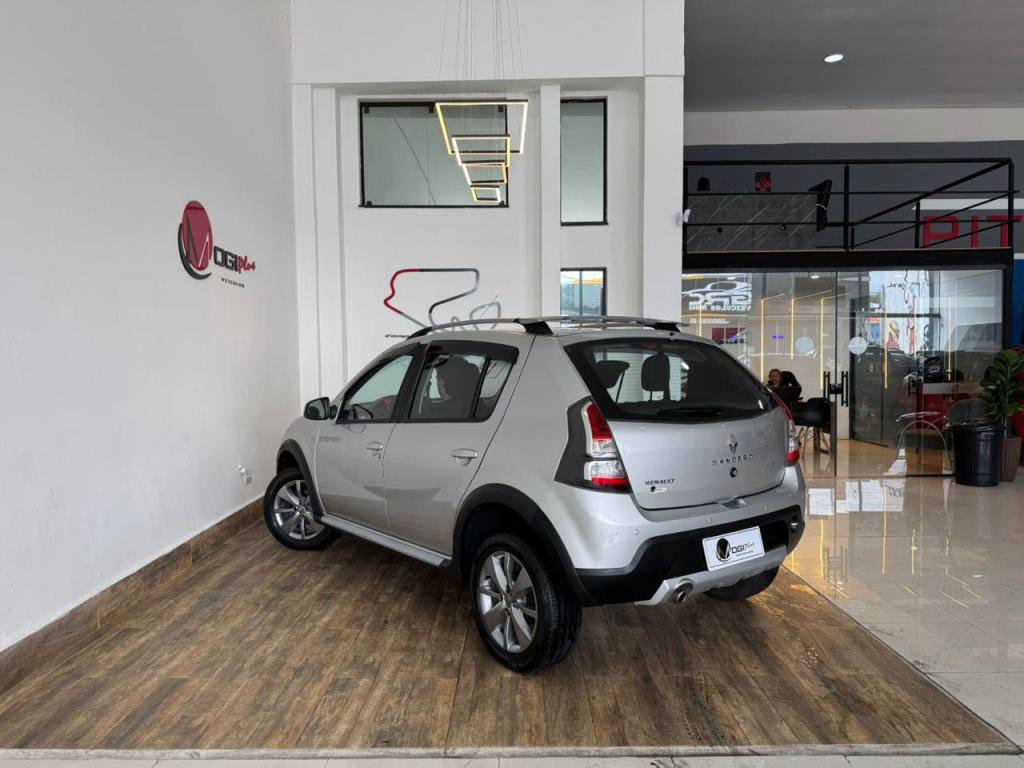 RENAULT Sandero - Foto