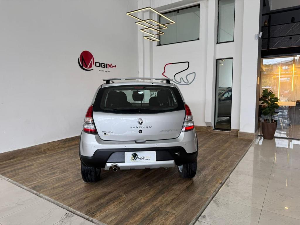 RENAULT Sandero - Foto