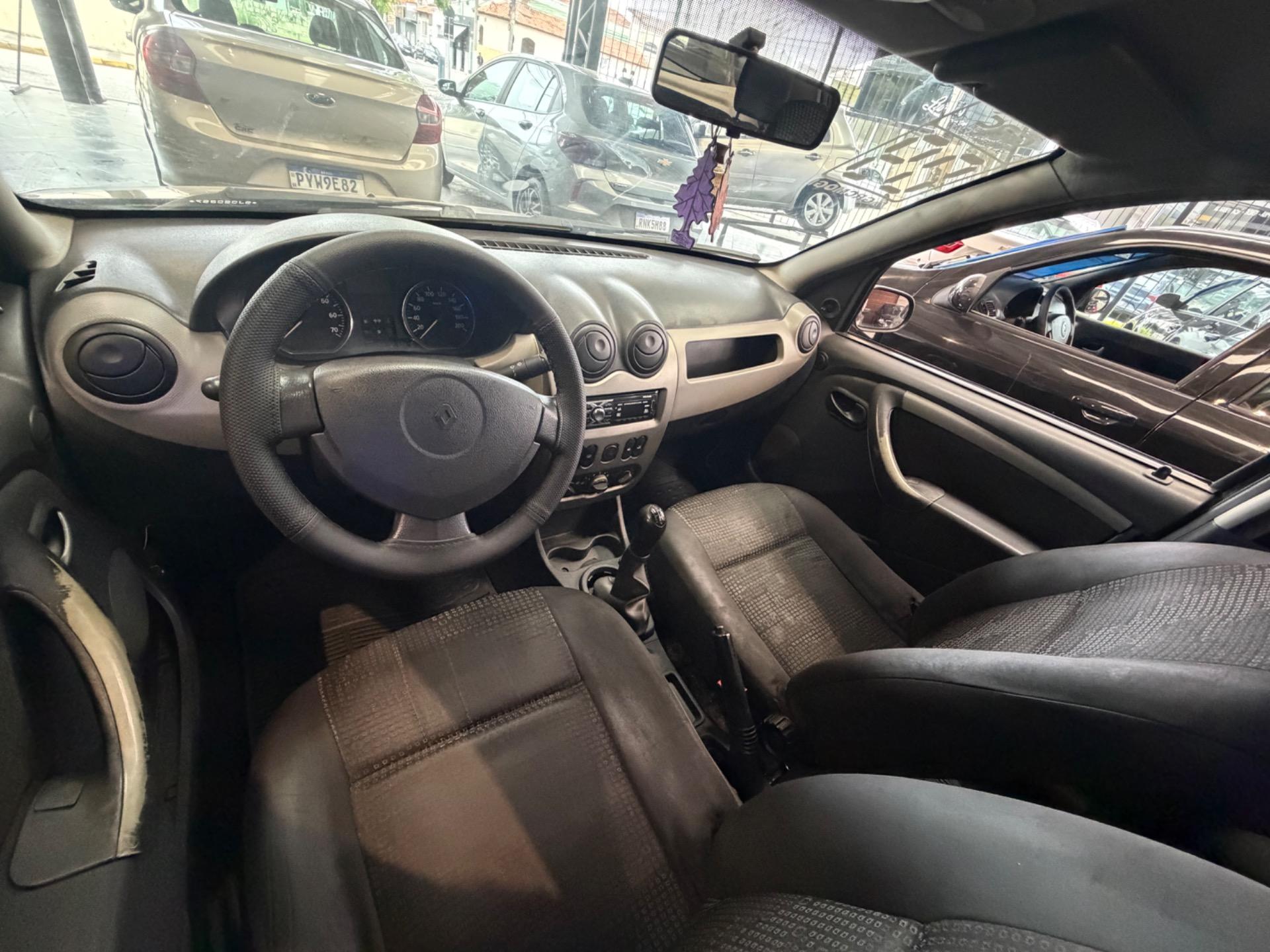 RENAULT Sandero - Foto