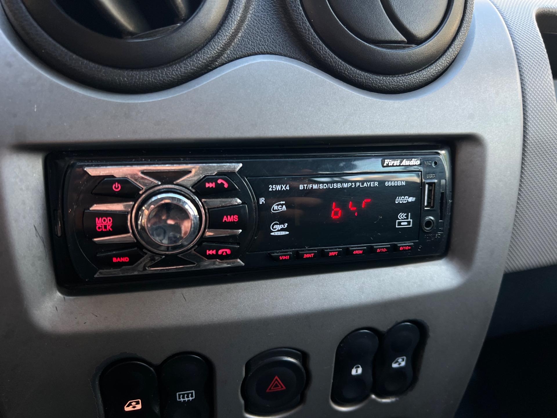 RENAULT Sandero - Foto